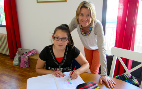 Accompagnement personnalisé dans la salle de travail d'Instants Bilingues à Vitré - Tous les cours particuliers, en français et anglais du primaire à la terminale, démarrent systématiquement par une évaluation faite par la formatrice afin de pouvoir affiner les cours proposés.