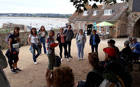 Annonce des résultats de la chasse au trésor organisée dans l'enceinte du château de Mont Orgueil